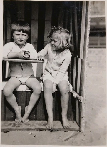 Enfants jouant cabine - 2,