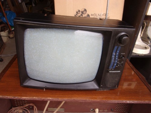 Petite télévision vintage - télévision, tv