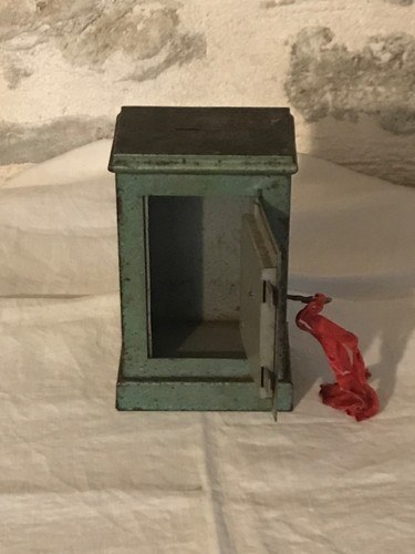 Ancienne petite tirelire