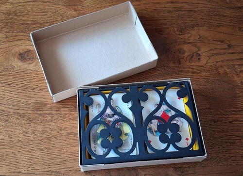 Jeu cartes jouer le - de,