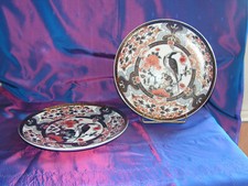 DEUX ASSIETTES ANCIENNES  CHINOISES  porcelaine  et or fin  décor  JAPONAIS