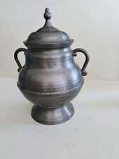 Pot en Etain  H39 cm  D16 cm poids  1kg800 inscription fleur de lys 