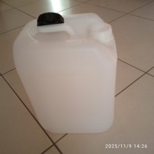 1 bidon plastique - contenance
