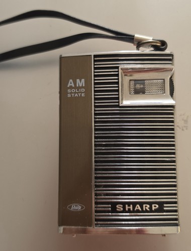 Radio transistor sharp am - à,