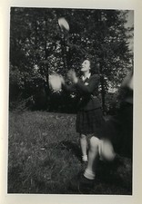 ANTIQUE PHOTO - VINTAGE SNAPSHOT - CURIOSITY JUGGLING JUGGLING FUNNY PLATE