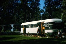 S1965 Schult Camper Trailer Mobile Home Americana Scene 35 MM Slide Photo