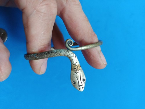 Bracelet style serpent.