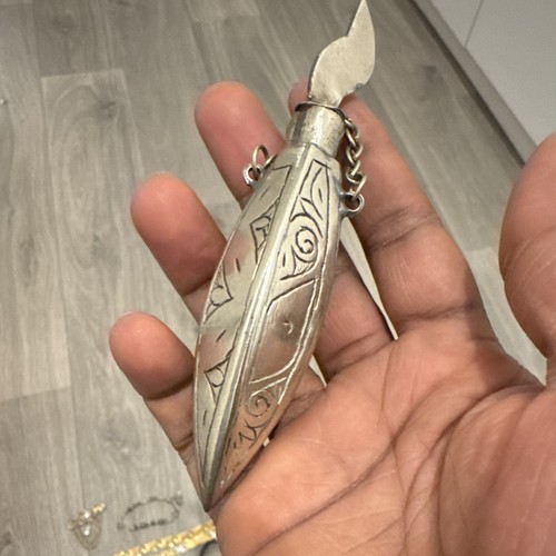 Pendentif décoratif gravé - , en