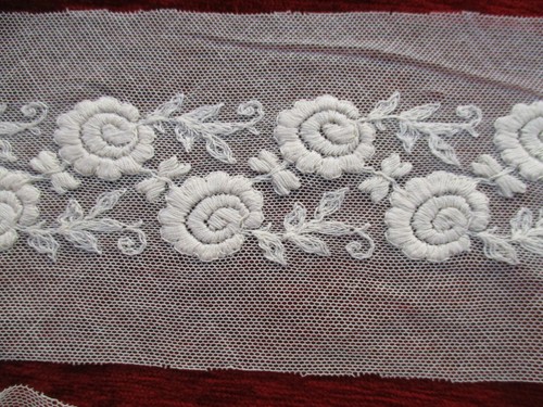 Bande tulle coton brodé