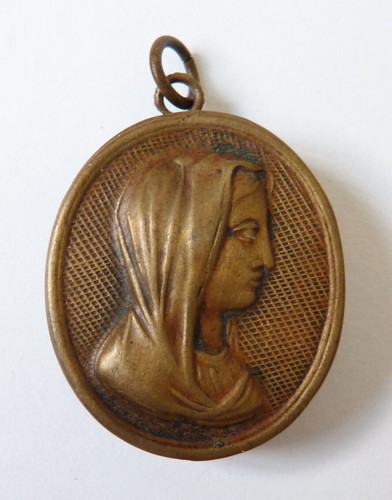 Boite reliquaire pendentif - reliquaire,