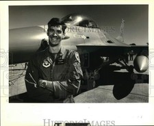 1988 Press Photo Mark Lankford, F-16 pilot at Belle Chasse Air Show. - nom09290