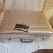Valise Halliburton , Grand