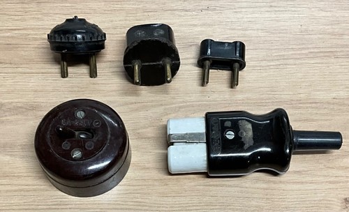 Lot prises électriques - de,
