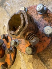 Kubota B5200 B6200 B7200 B8200 B5100 B1750 B7100 Wheel Hubs W/ Bolts