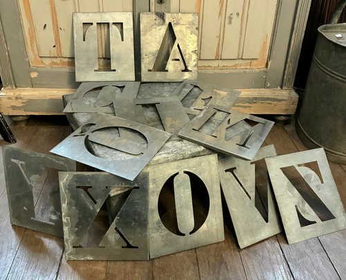Lot lettres pochoirs - ,