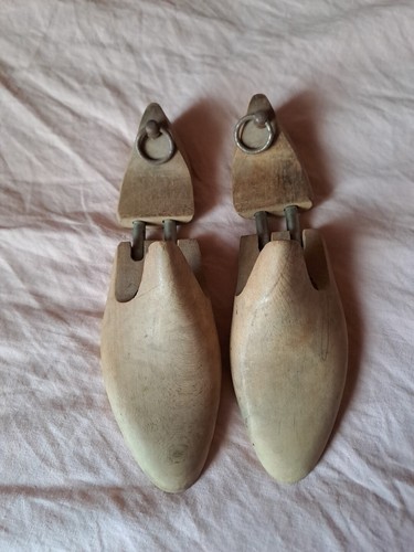 Formes chaussures bois - à, en
