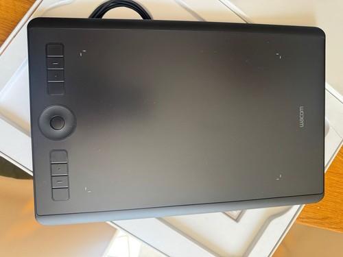 Wacom intuos pro - wacom, medium