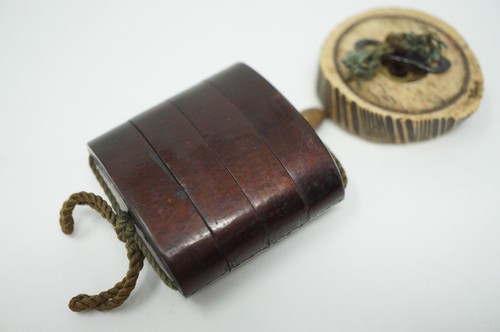 Boîte médicaments inro - à,