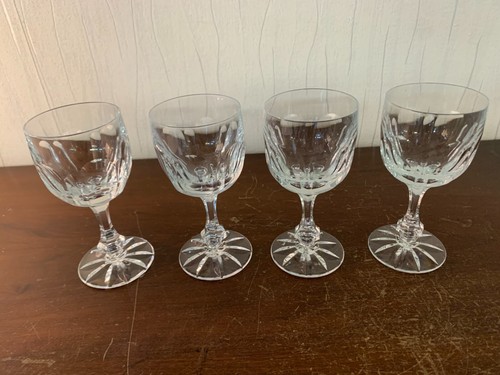 Verres vin blanc modèle - à,