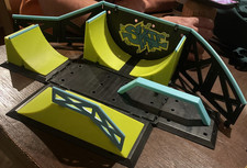 Tech Deck Transforming SK8 Container Pro Fingerboard Skate Park