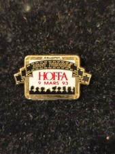 Rare Pin's Cinema Dolphin Avant Première Hoffa Arthus Bertrand