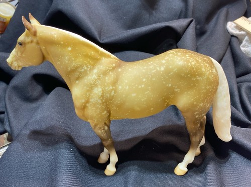 Breyer horse dappled palomino - horse,