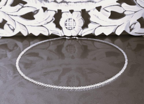 Collier perles rondes à - de,