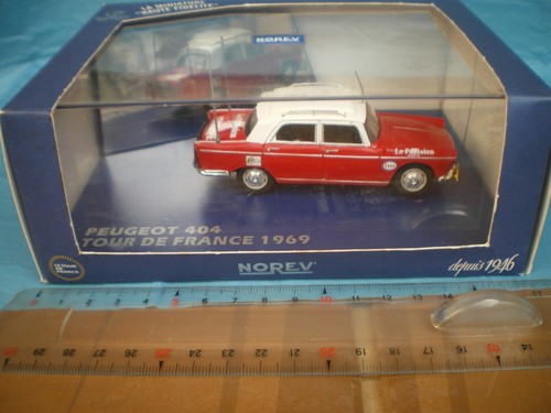 Peugeot 404 directeur - 1/43,
