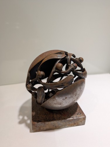 Sculpture boule gui fer - boule, en
