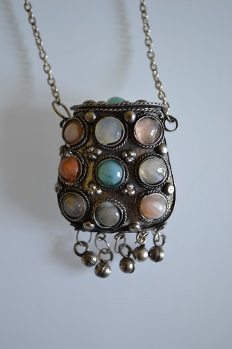 Petite boite pendentif - , en