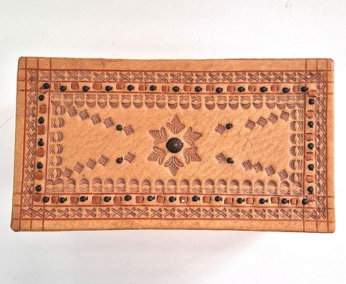 Coffret cuir repoussé - en,