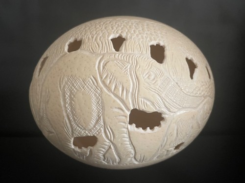 Oeuf autruche sculpté - d,
