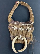 Cache-sexe à décor de cauris