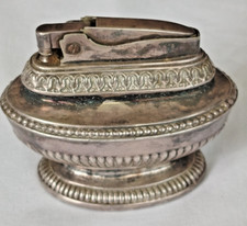 Briquet de table RONSON " Queen Anne " à godrons, métal argenté. Angleterre