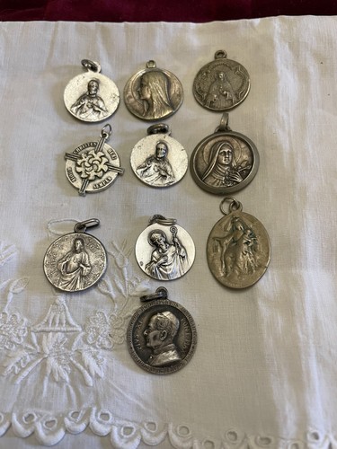 Lot médailles religieuses - médailles,