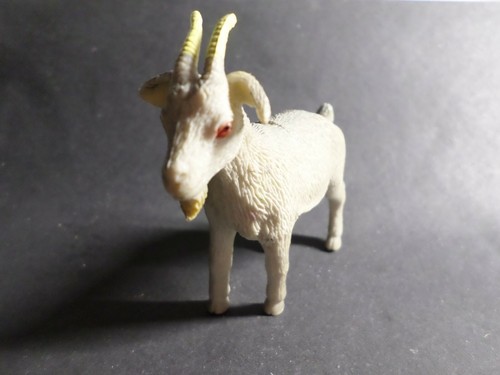 Figurine chevre pvc - figurine, pvc,
