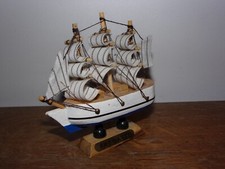 Bateau Voilier en bois