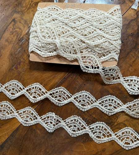 Dentelle ancienne aux fuseaux - ,