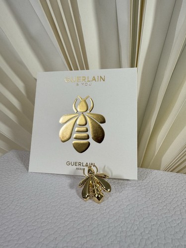 Petit abeille dorée pins - , ou