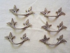 6 POIGNEES DE COMMODE MINIATURE LOUIS XV ( RARES ) MEUBLE DE POUPEE