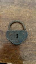 cadenas ancien en fer sans