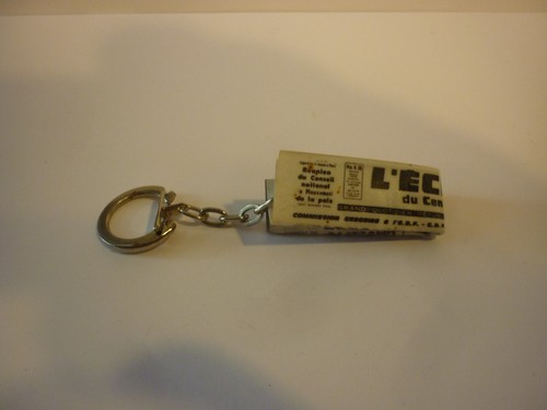 Ancien porte clé jounal - ,