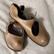 Cydwoq Dust Taupe Leather Mary