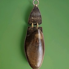 ancien embauchoir en bois