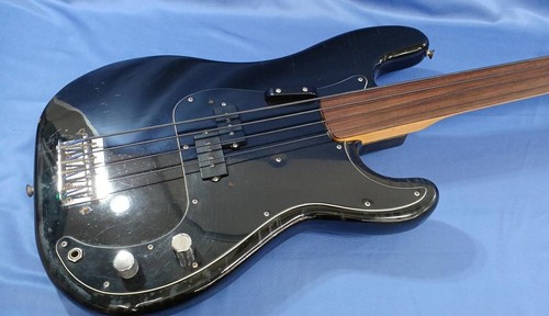 1977 precision bass - (fender),
