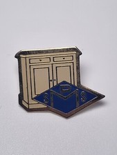 Vintage Pin's Pins Advertising Collector Furniture SPS 2CI017