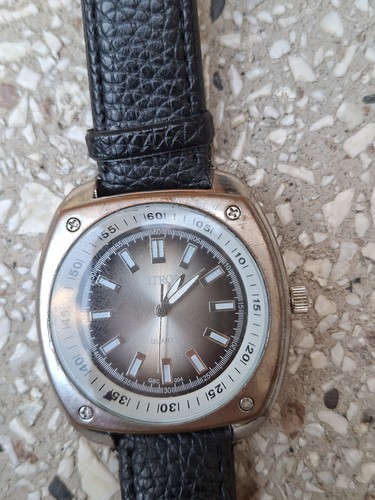 Montre quartz pour homme - à,