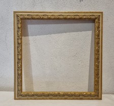 Cadre en bois doré mouluré