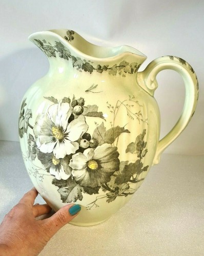 Grand broc en faience - grand,