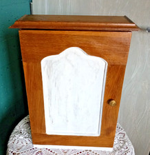 Petite armoire murale en bois